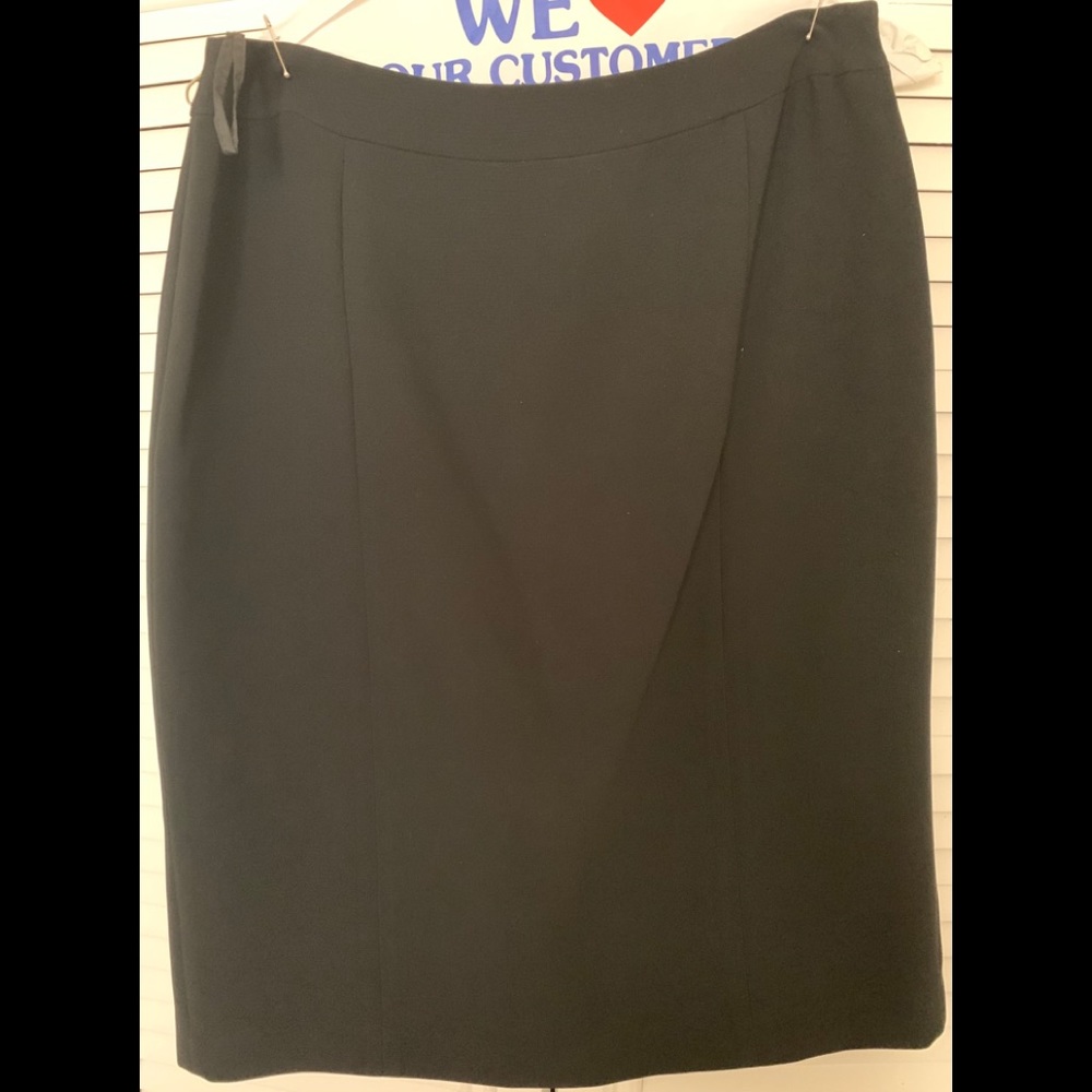 Black and white Kasper skirt suit - Picture 2 of 3